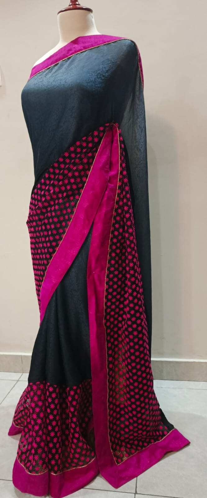 Elegant Black Grip Saree with Net Embroidered Pink Floral Border