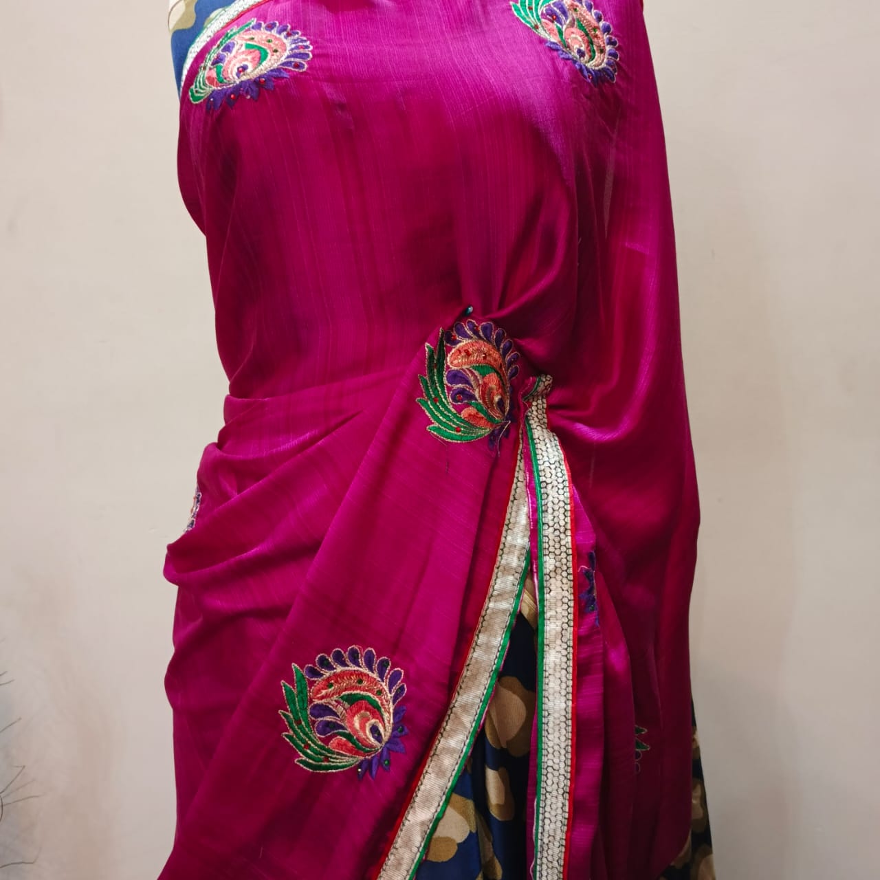 "7-Yard Silk Saree with Dual Tone Design – Magenta Embroidered Pallu & Blue-Gold Printed Base"