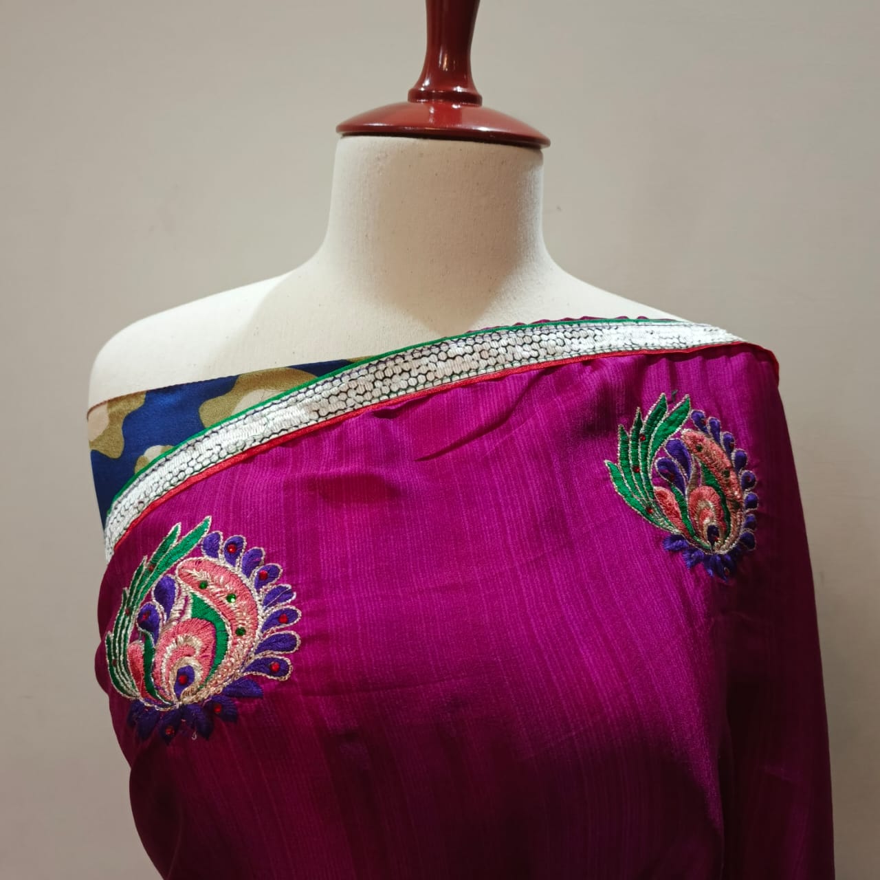 "7-Yard Silk Saree with Dual Tone Design – Magenta Embroidered Pallu & Blue-Gold Printed Base"