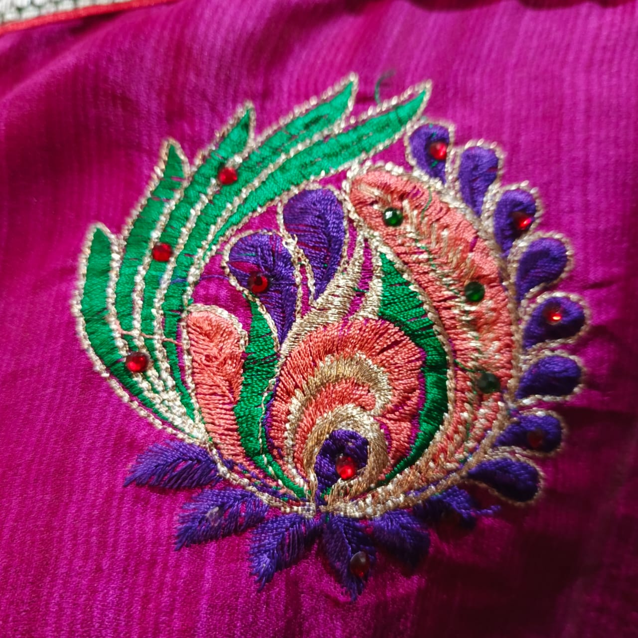 "7-Yard Silk Saree with Dual Tone Design – Magenta Embroidered Pallu & Blue-Gold Printed Base"